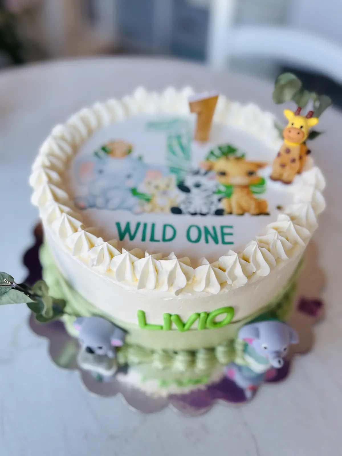 Wild-One-Torte mit Dschungeltieren zum ersten Geburtstag
